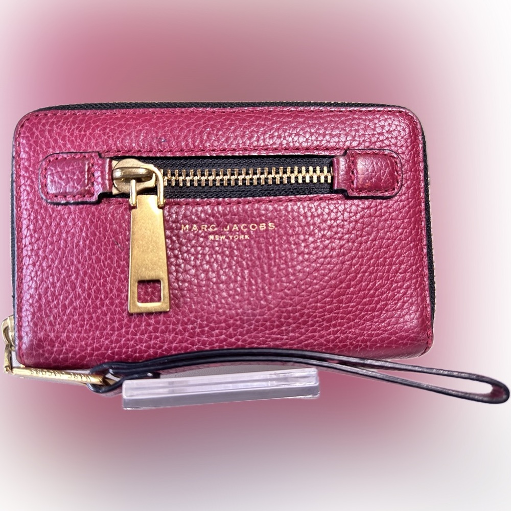 MARC JACOBS Gothan City Continental Leather Bifold Wallet Perfect Conditions.